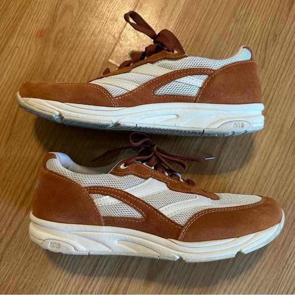 SAS Women's Tour Mesh Active Shoe size 10 M burnt orange and cream - Picture 1 of 9